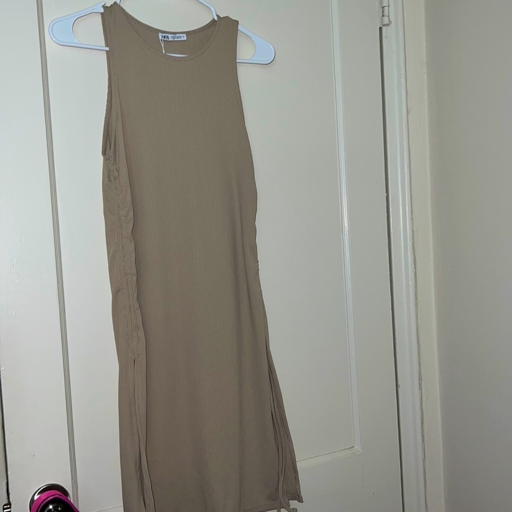 NWOT Zara cream/beige dress with slits on sides size: M